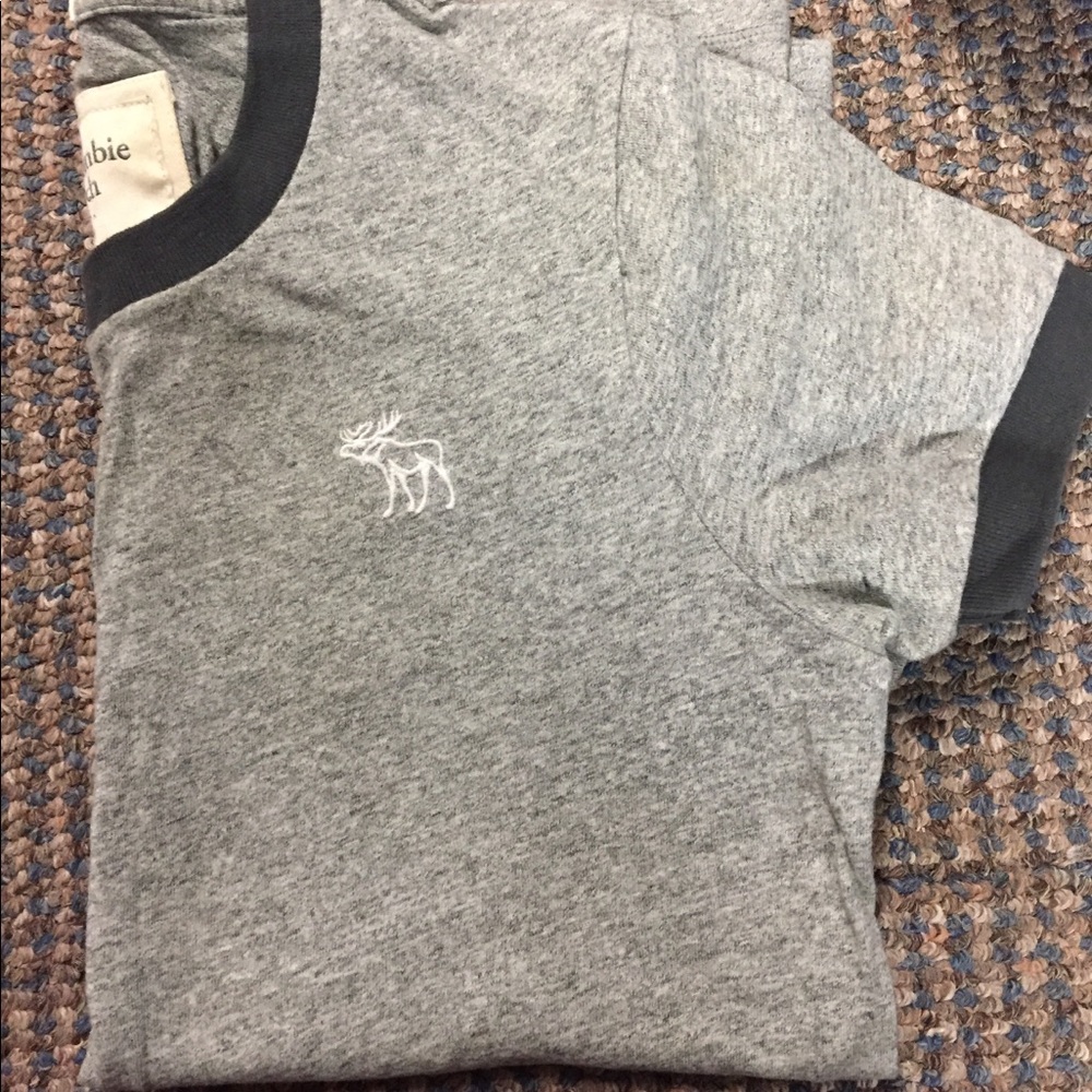 🌿Men’s Abercrombie and Fitch shirt🌿